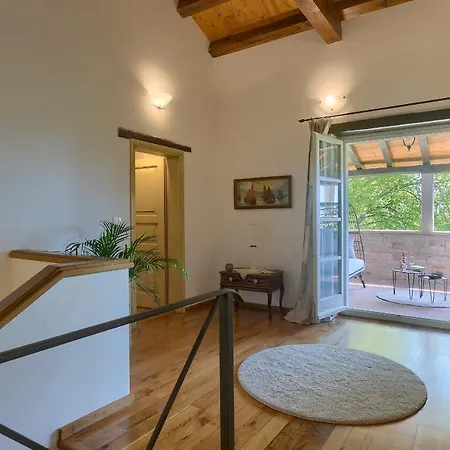 Barbarella Villa Tinjan