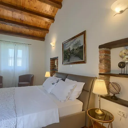 Barbarella Villa Tinjan