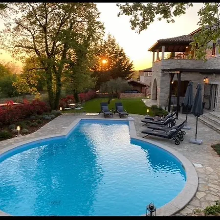 Barbarella Villa Tinjan