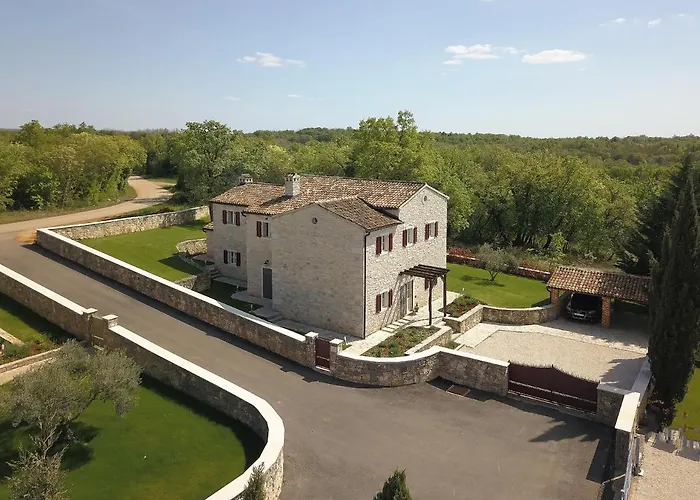 Barbarella Vila Tinjan