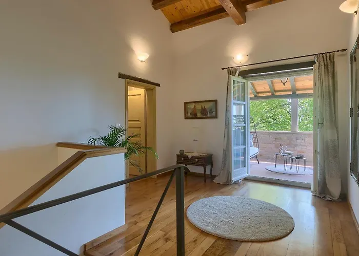 Barbarella Vila Tinjan